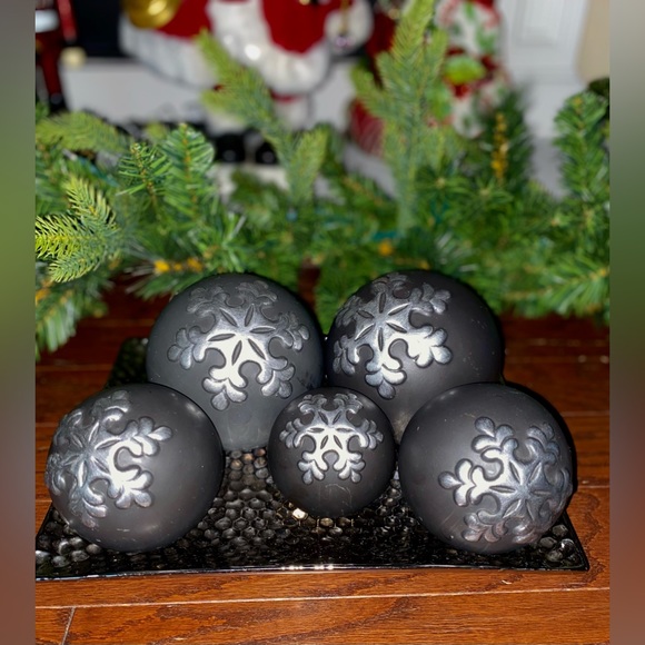 Set of 5 Ceramic Orbs Christmas Decor Balls - Picture 11 of 13